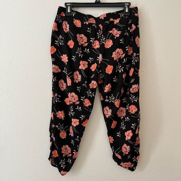 GNE Women's Floral Rayon Pull On Capri Black Size Small - Picture 2 of 6